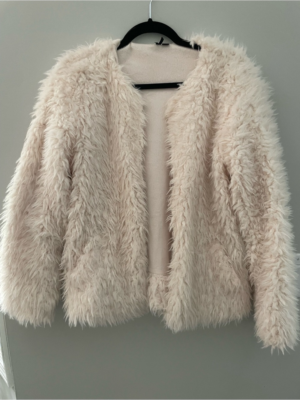 Kenzie Faux Fur Open-Front Jacket in Cream size S/M